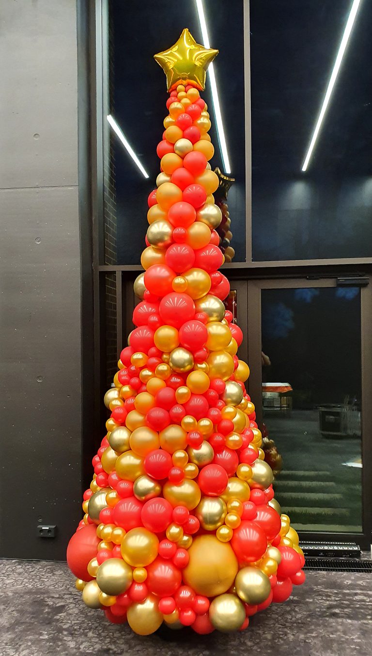 Choinka z balonów na imprezę firmową
