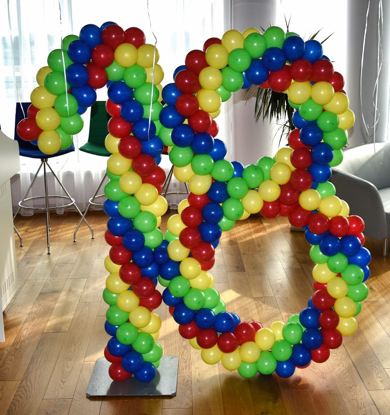 18 z balonów na urodziny firmy