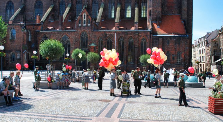 Balony z helem dla harcerzy we Wrocławiu