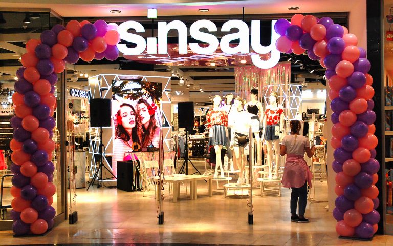 Dekoracja z balonów na otwarcie salonu Sinsay