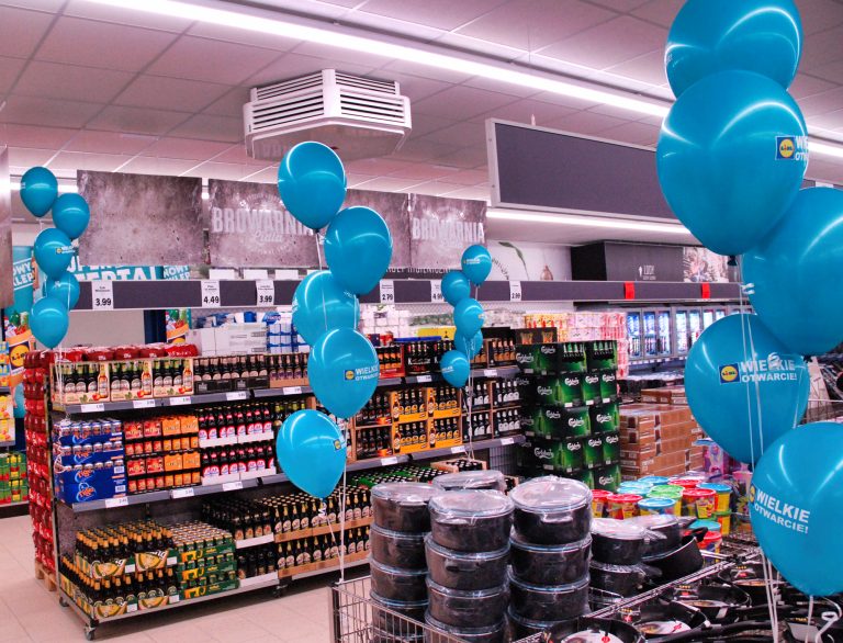 Balony z helem na otwarcie sklepu Lidl.