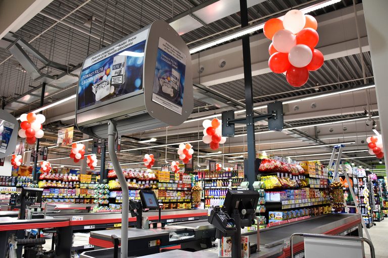 Sople z balonów na otwarcie marketu Kaufland