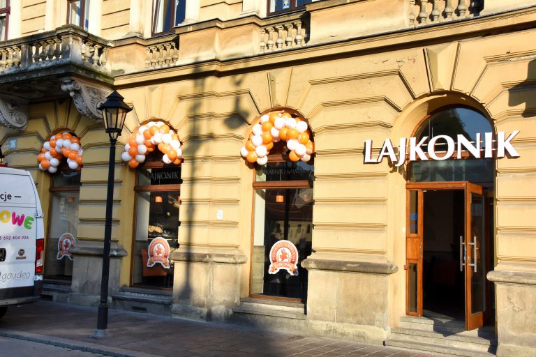 Dekoracje z balonów na otwarcie piekarnio-kawiarni Lajkonik