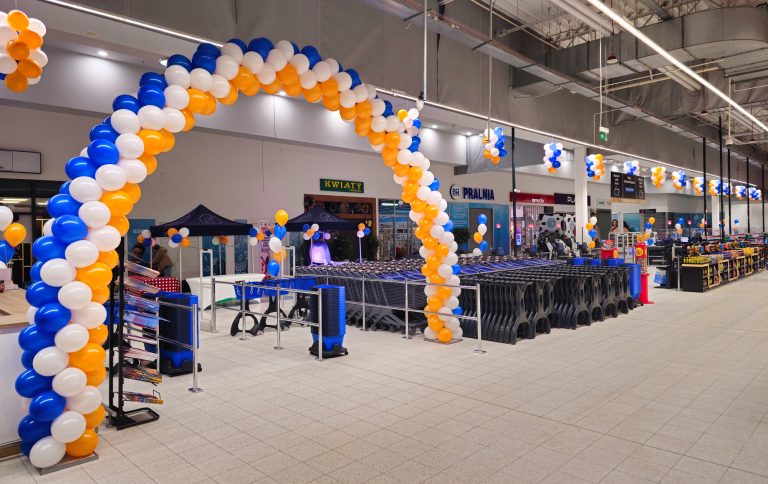 Dekoracja z balonów na otwarcie sklepu Leclerc w Jeleniej Górze
