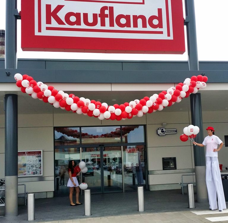 Girlanda z balonów na otwarcie sklepu Kaufland