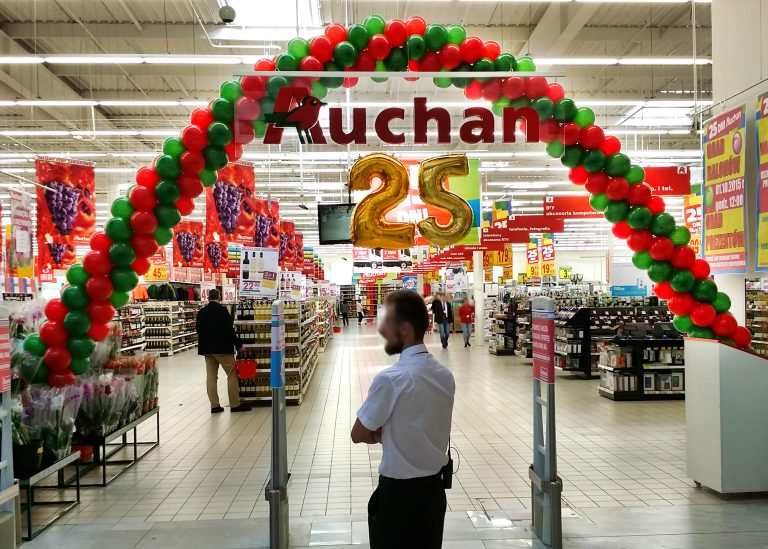 Brama z balonów na urodziny w markecie Auchan