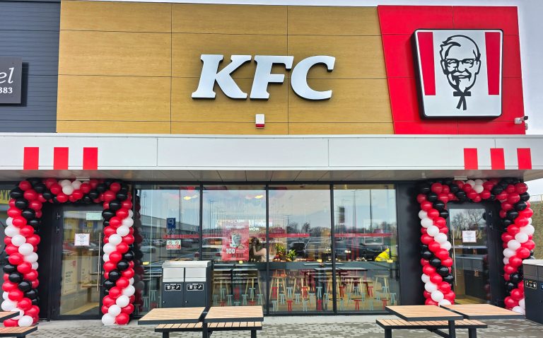Bramy balonowe na otwarcie restauracji KFC w Garwolinie