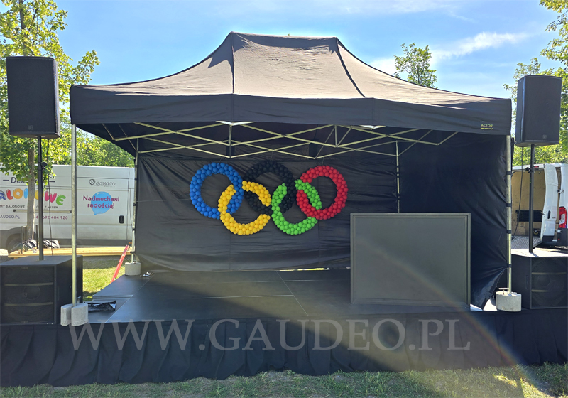 Koła Olimpijskie z balonów na imprezę firmową.
