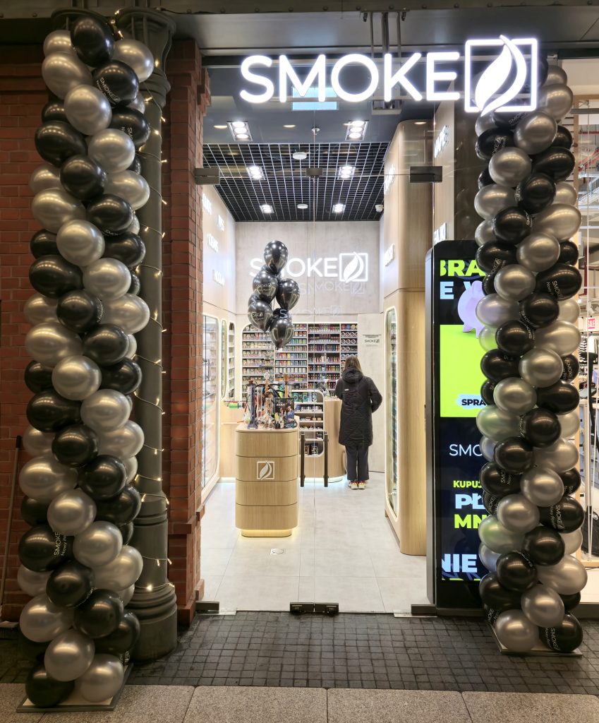 Kolumny z balonów dla salonu Smoke w Poznaniu