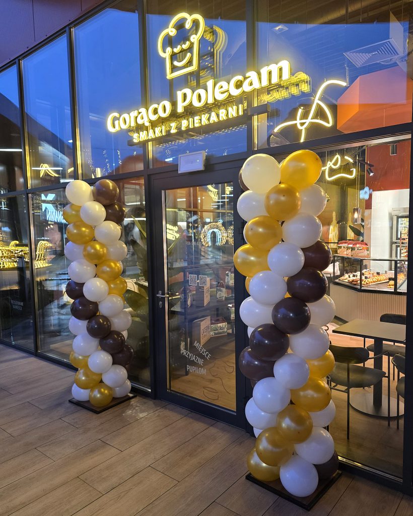 Kolumny z balonów w Lubinie dla Gorąco Polecam