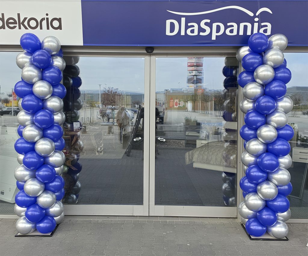 Kolumny z balonów w Alei Bielany dla salonu DlaSpania