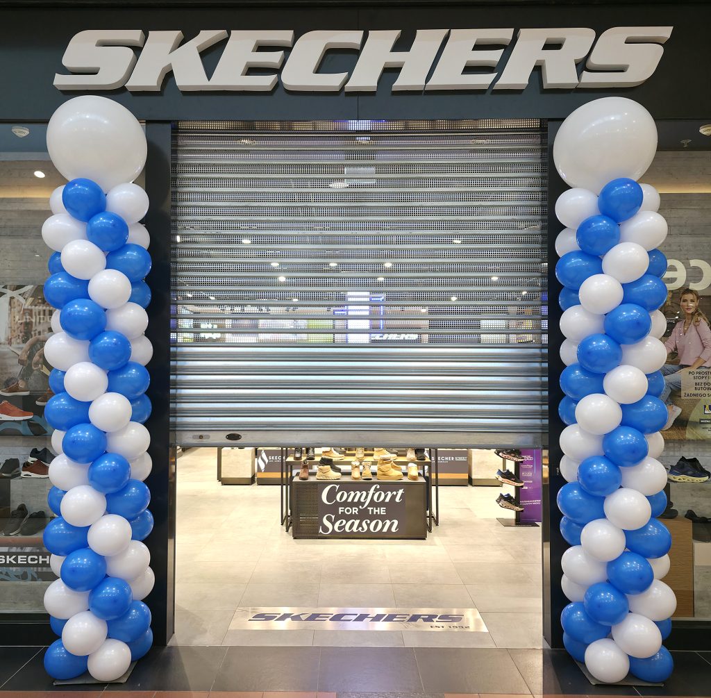 Kolumny z balonów dla sklepu Skechers w Galerii Magnolia