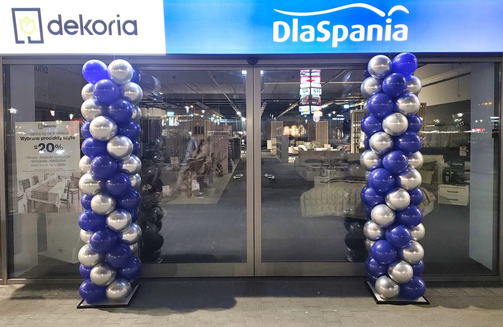 Kolumny z balonów dla salonu DlaSpania w Aleja Bielany