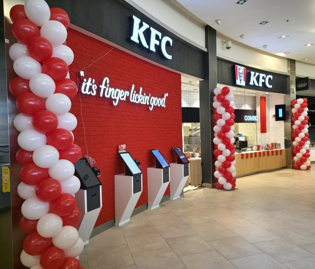 Kolumny z balonów dla KFC w Łodzi