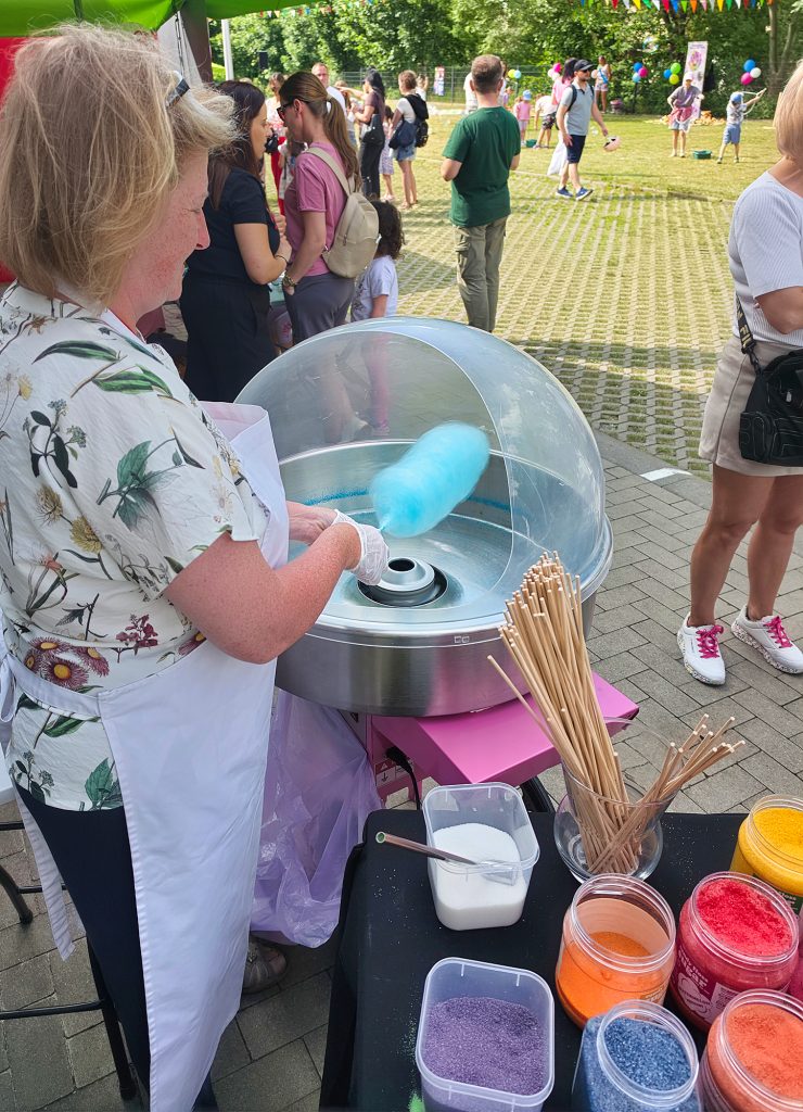 Wata cukrowa  na pikniku we Wrocławskim Klubie Formaty