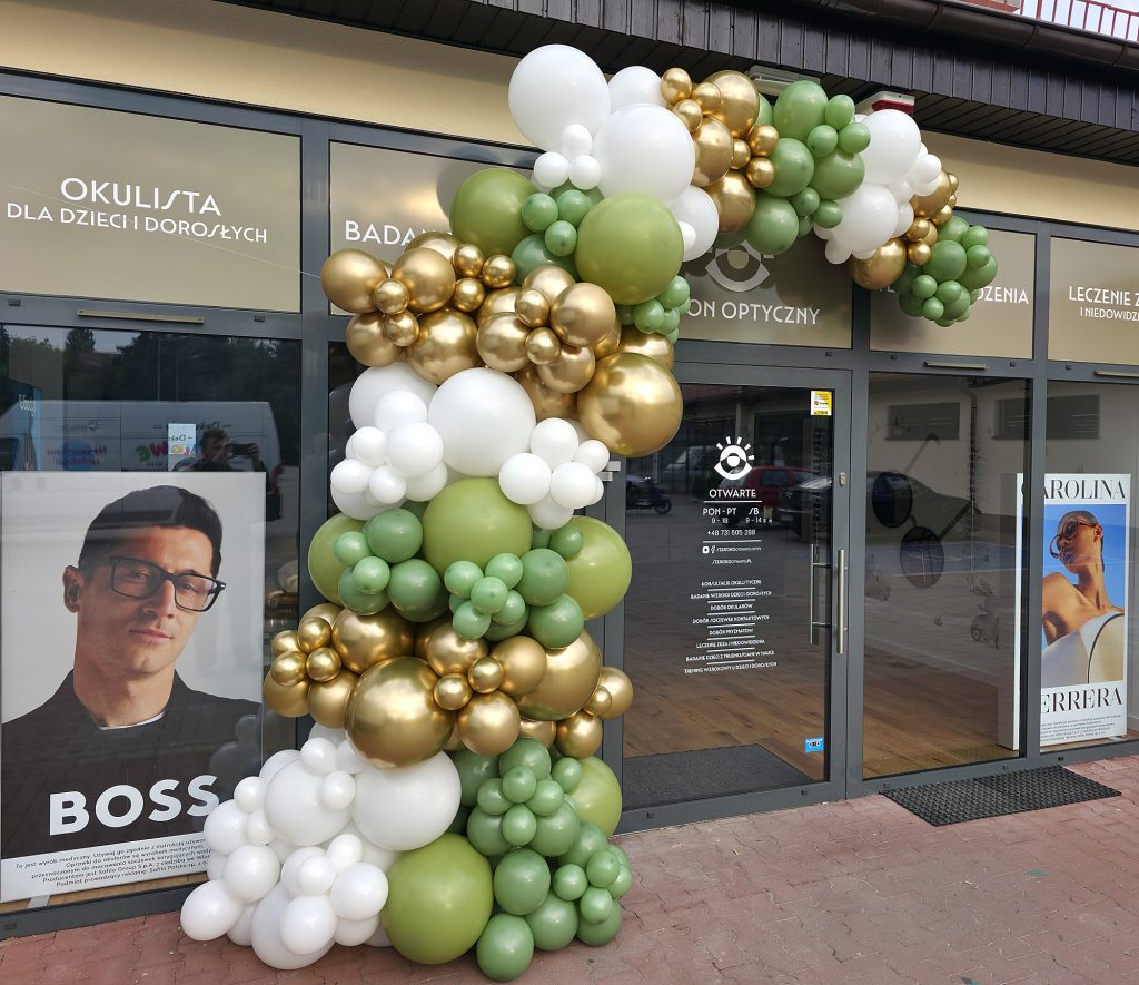 Organiczna dekoracja z balonów na otwarcie salonu optycznego
