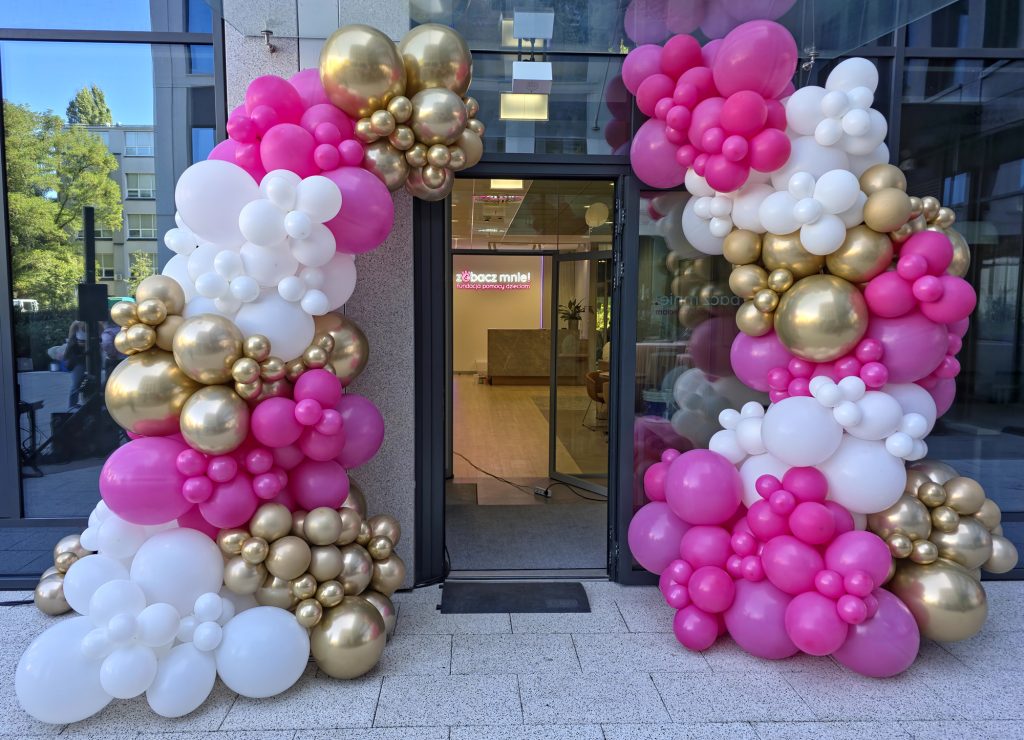 Dekoracje z balonów na otwarcie nowej siedziby fundacji Zobacz Mnie